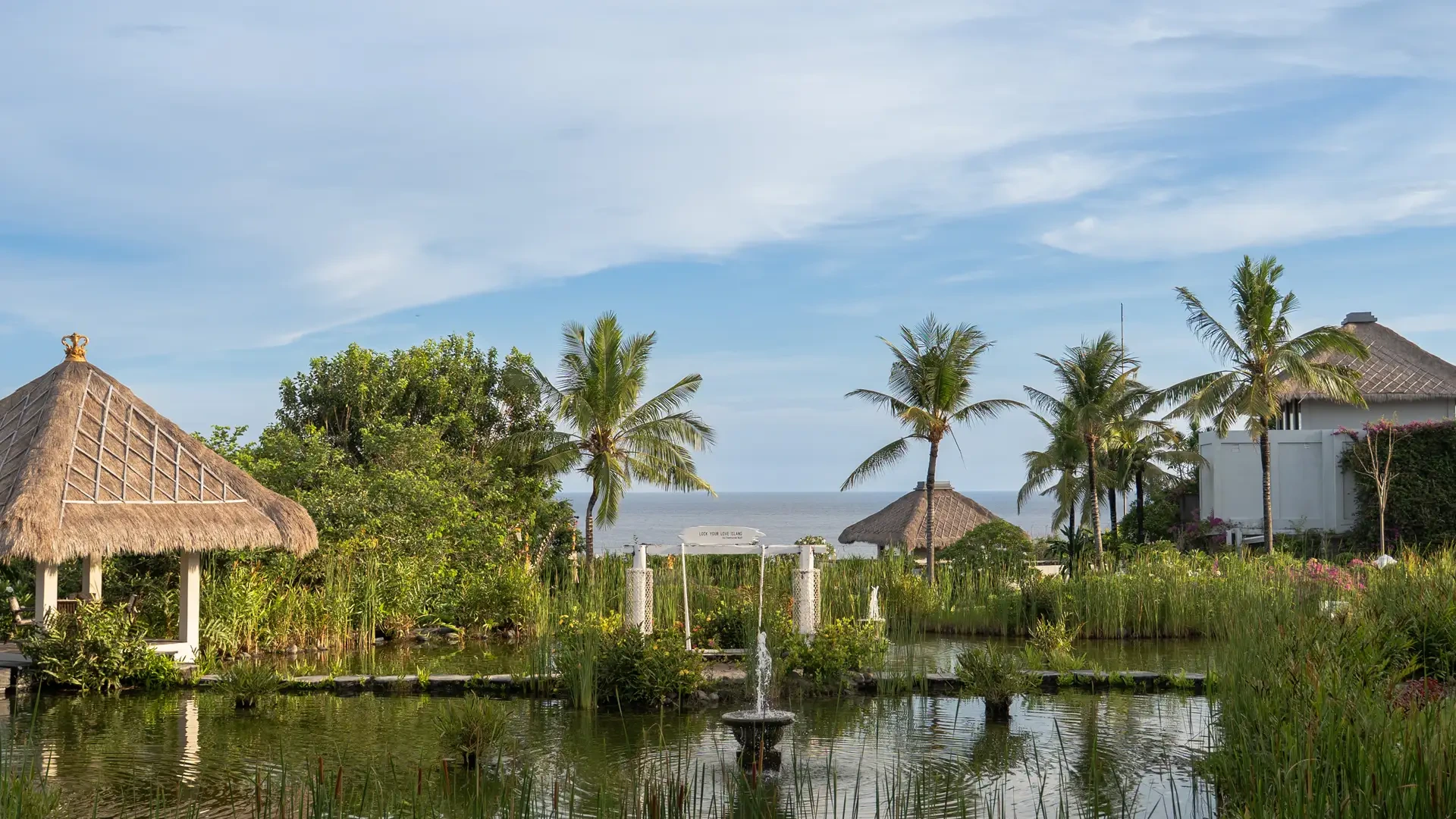 Samabe Bali — Taman dan arsitektur pesisir