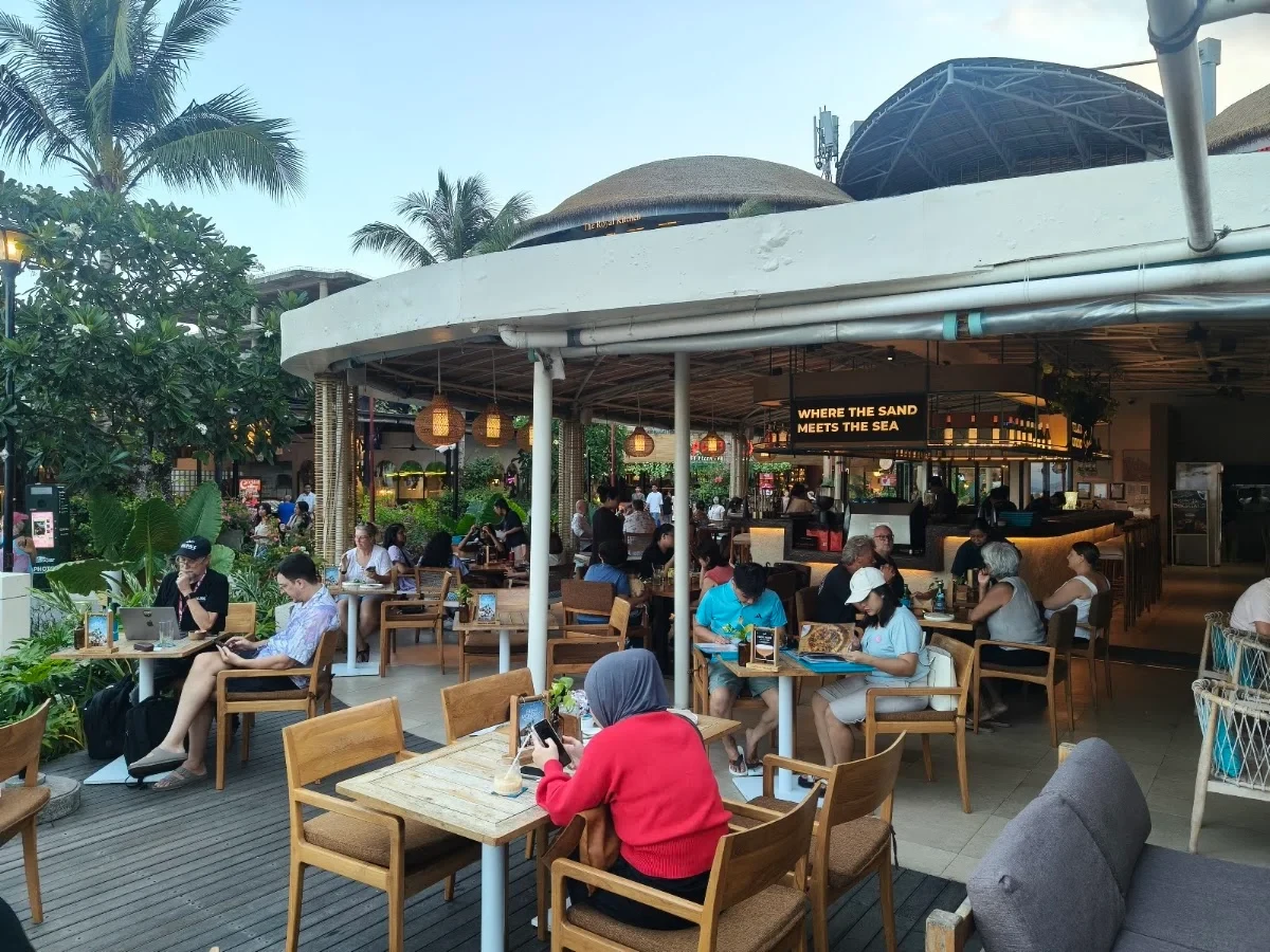 Sand Beach Bar & Restaurant — Open beachfront terrace