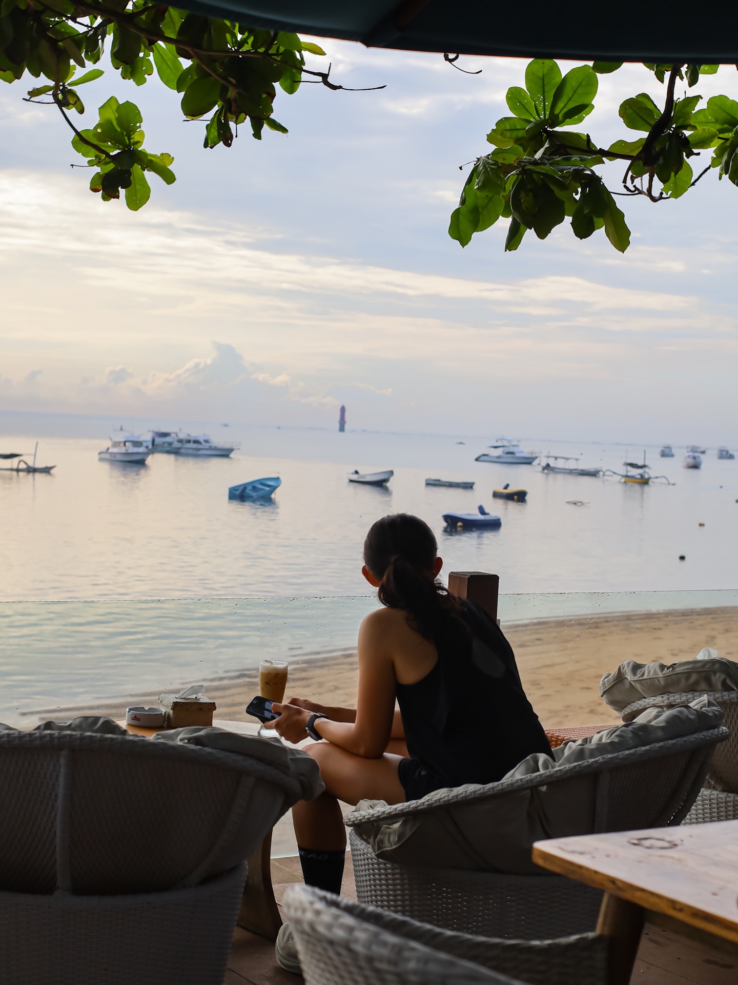 Menikmati Laut dengan Santai