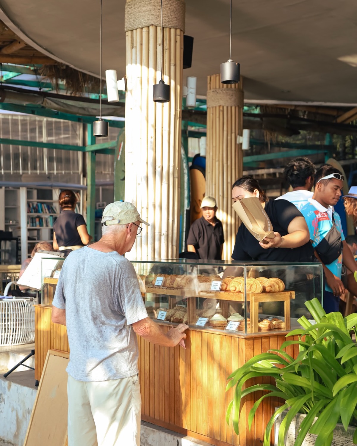 Etalase Pastry dan Interior