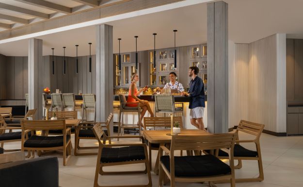 Bar and Dining Lounge