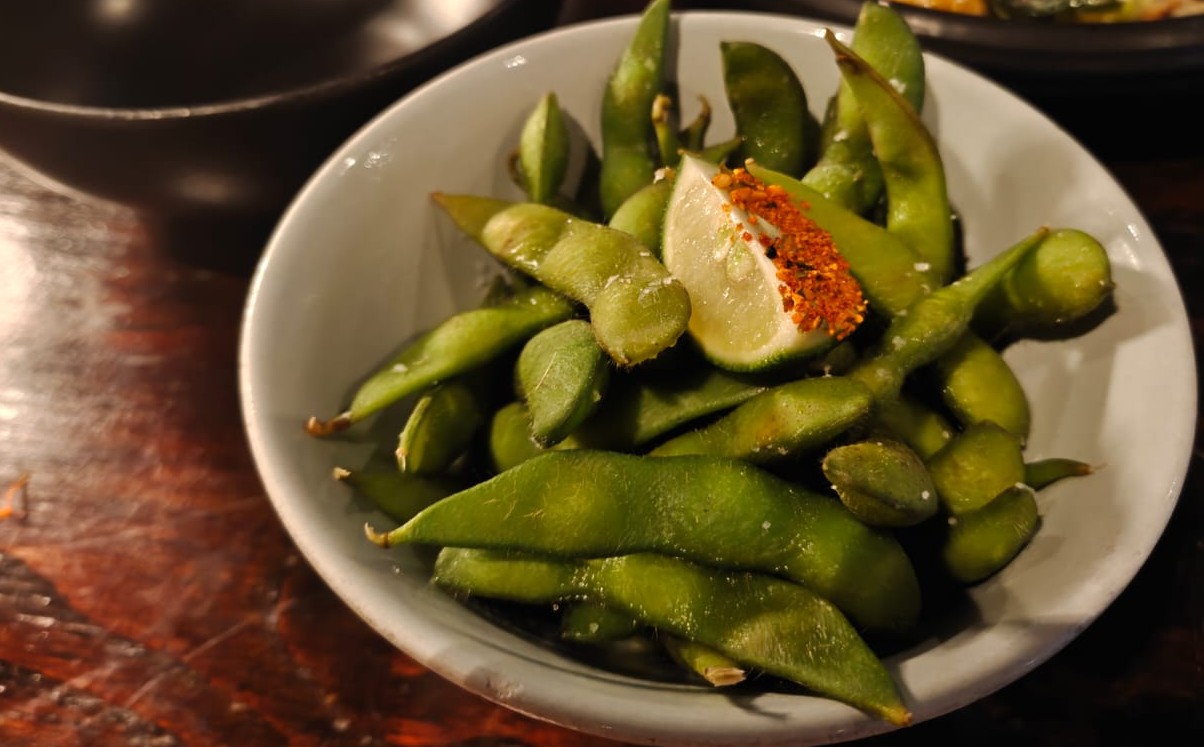 軽くつまみやすい枝豆。