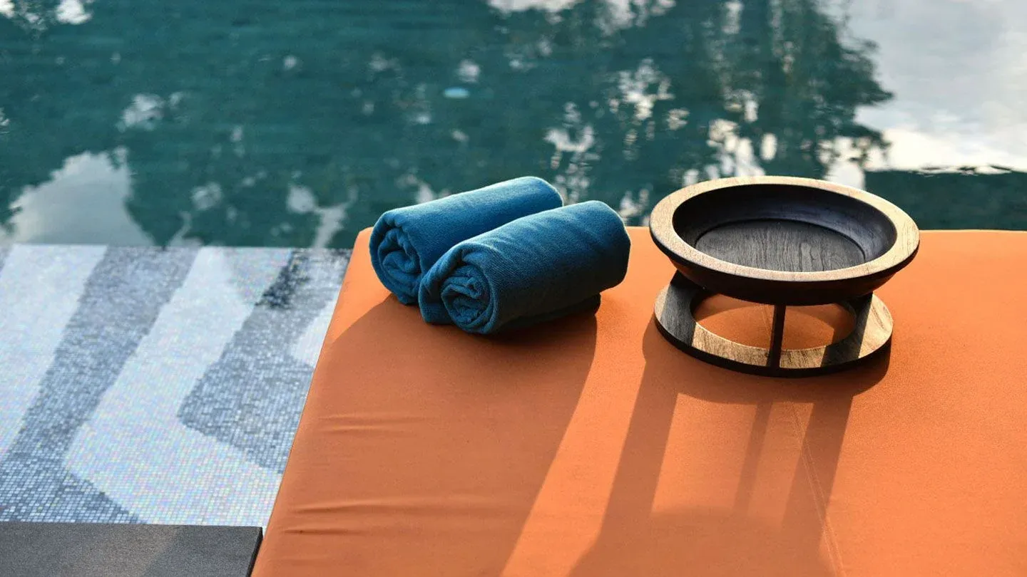 SugarSand — Daytime poolside bed
