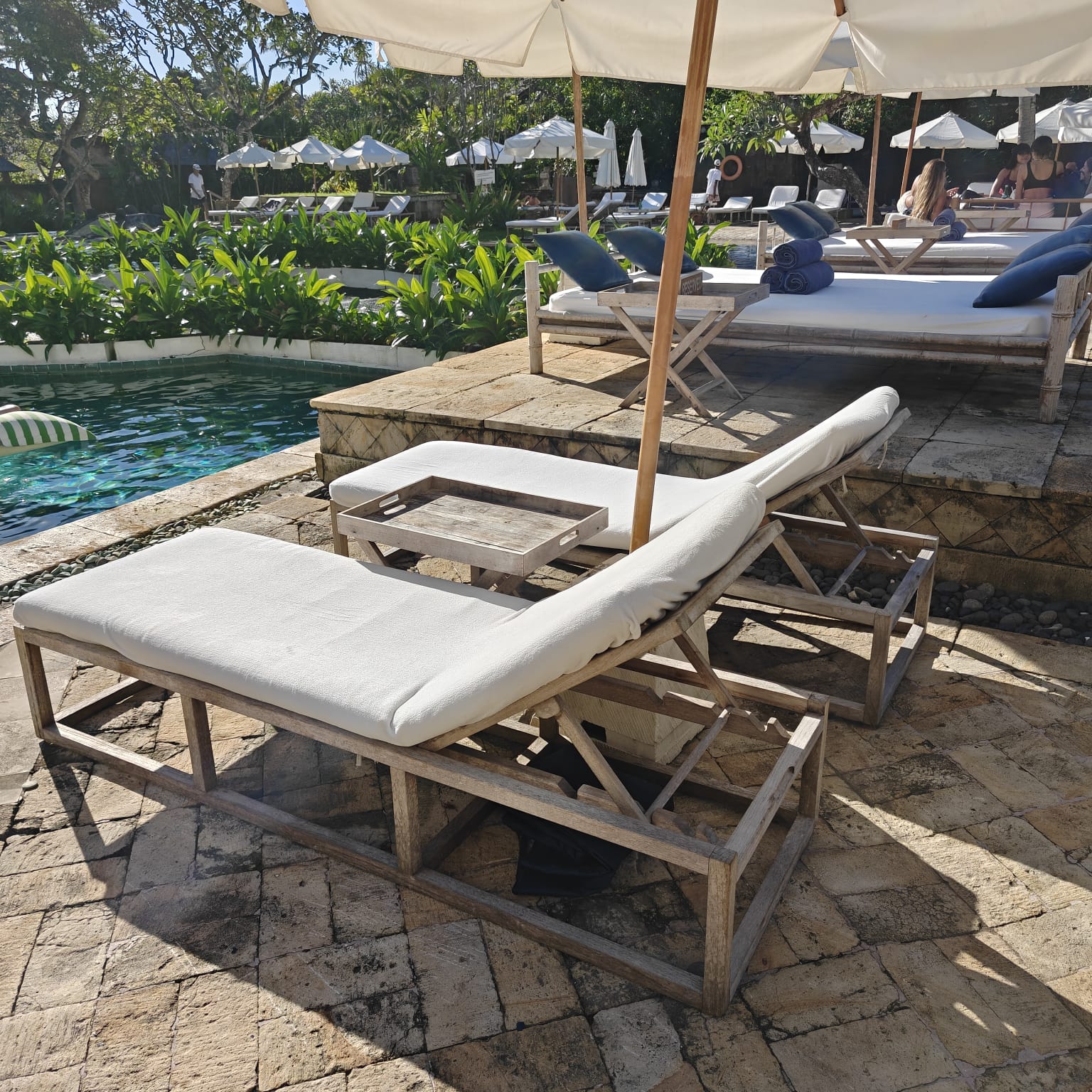 Pool / Single Daybed by the Pool