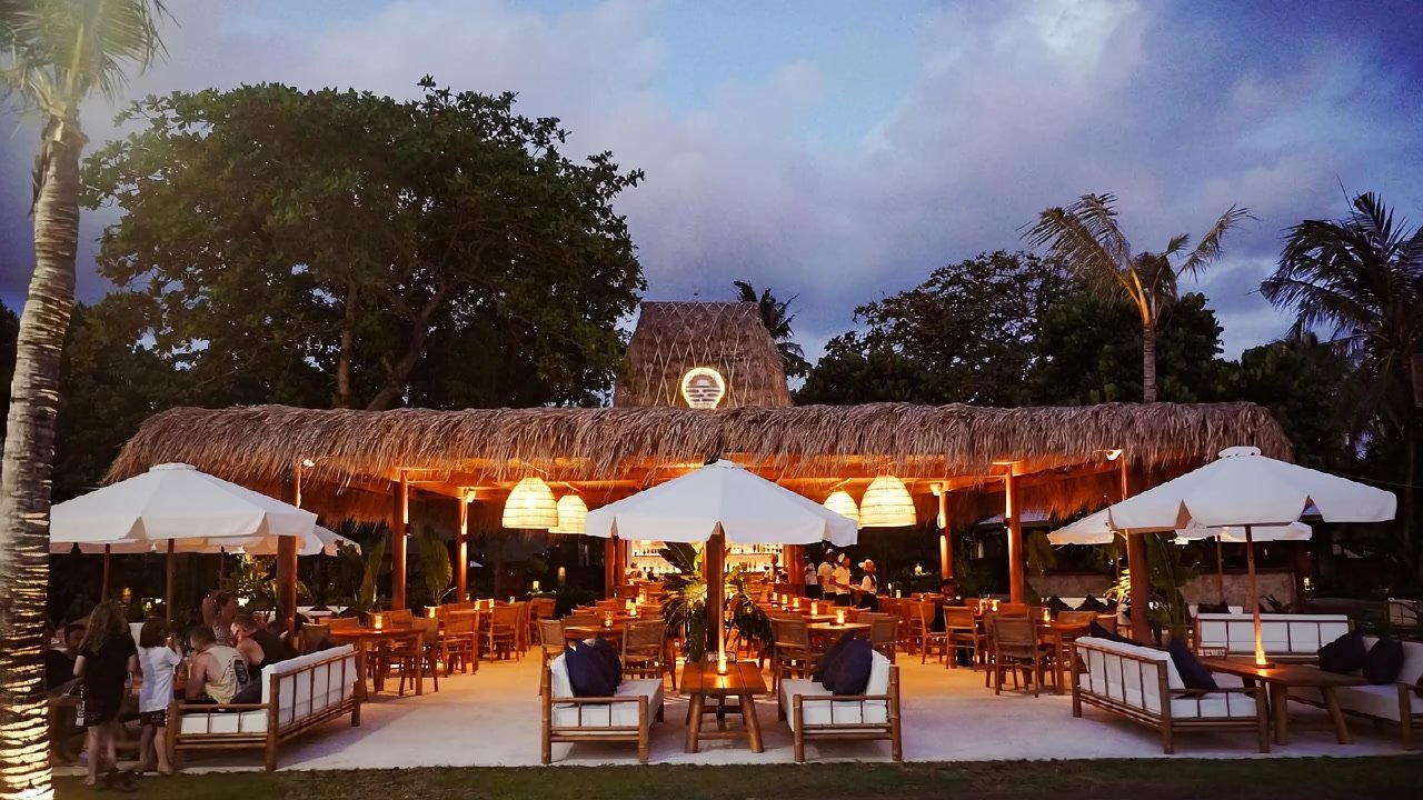 Suka Sunset Beach Club — Venue atmosphere at different times