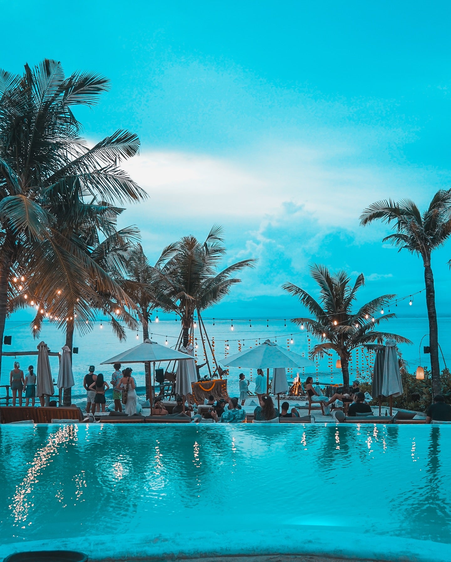 Suku Beach Club pool day