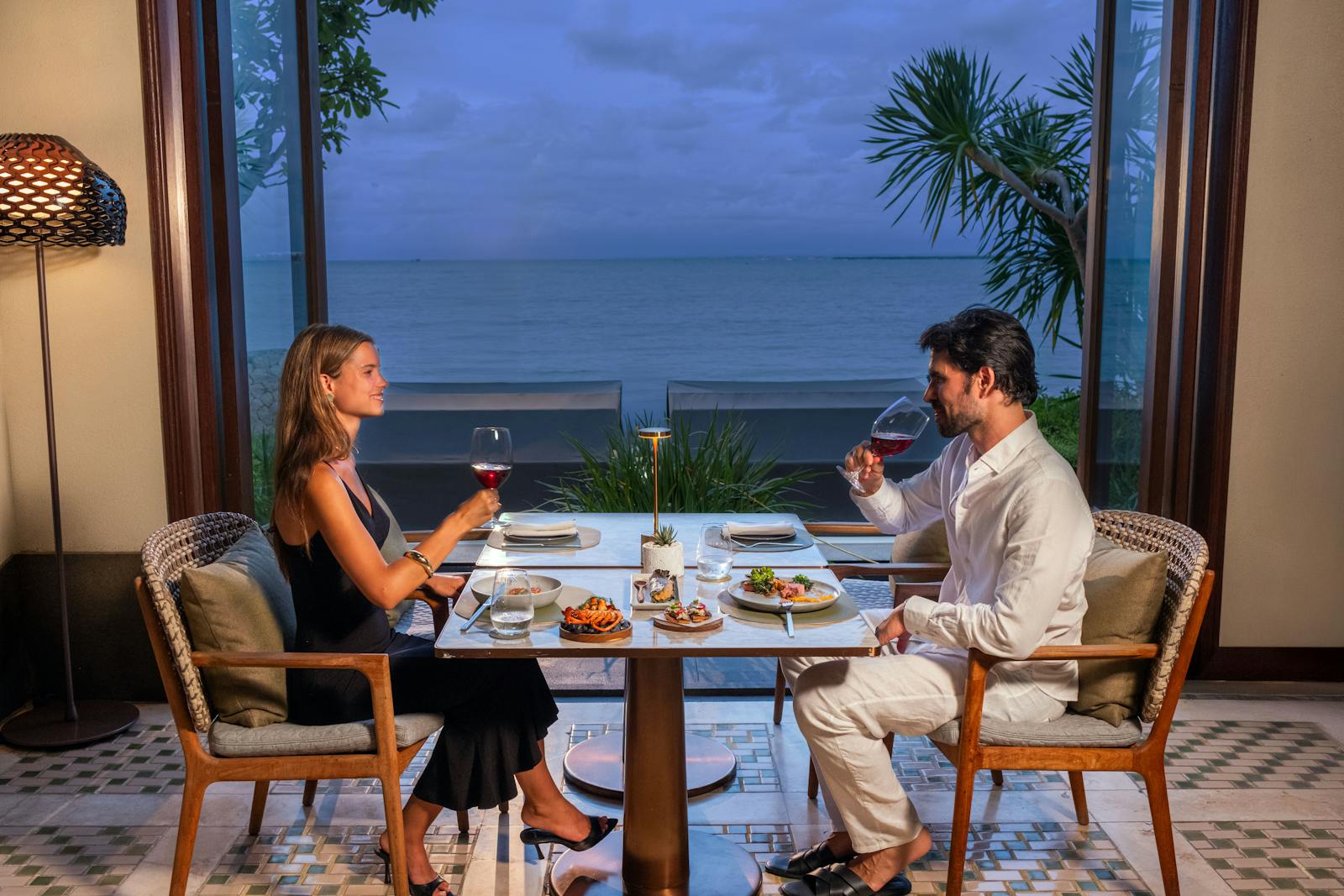 Sundara Beach Clubの海辺ディナー
