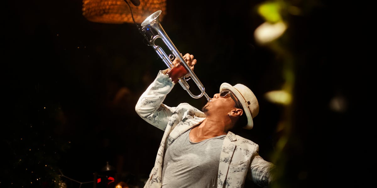 Rio Sidik LIVE at Sundara