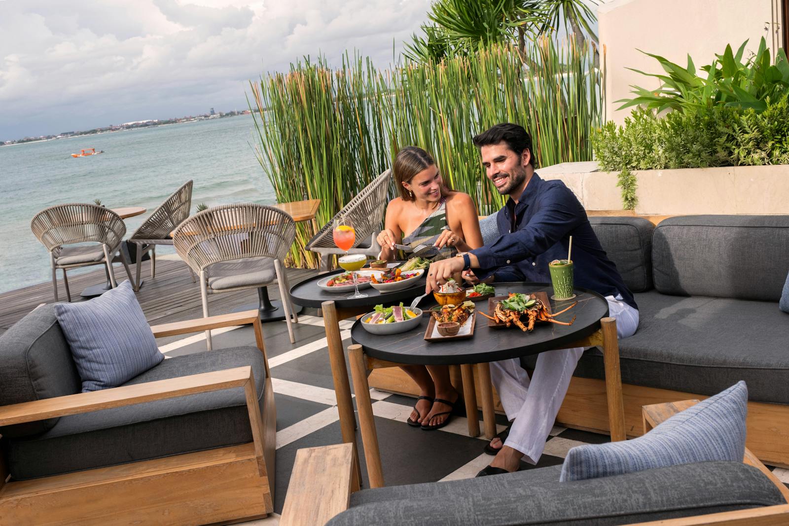 海を見ながらのAll-Day Dining