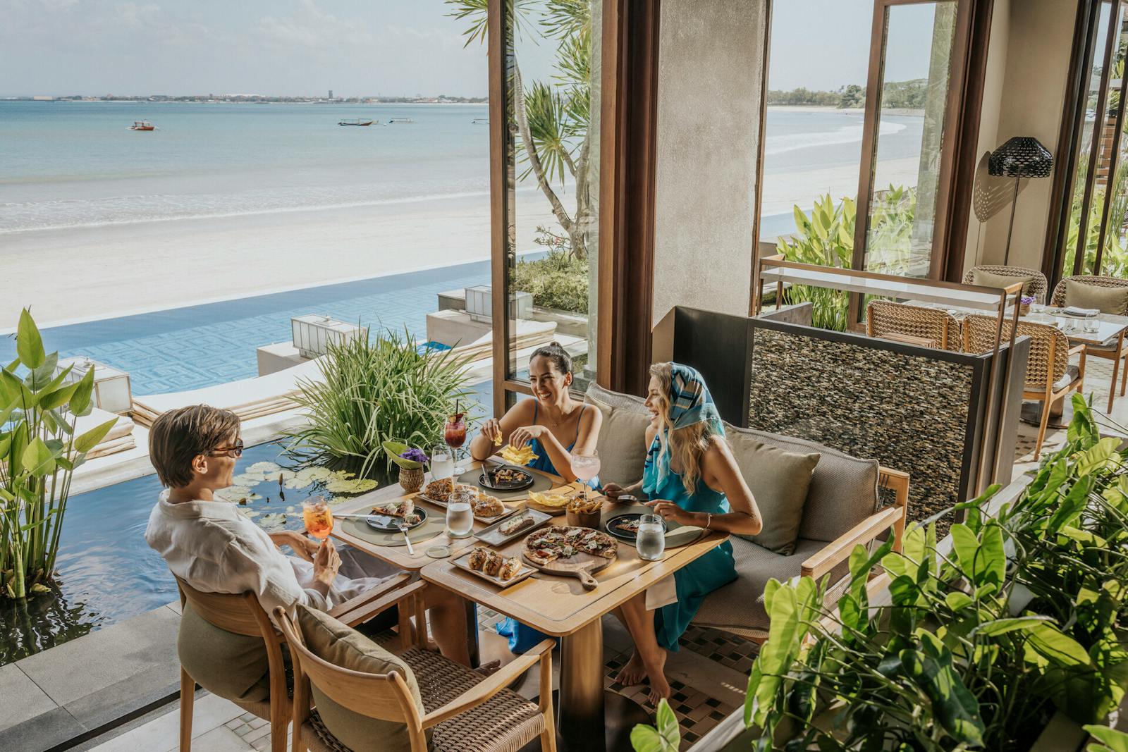 Restaurant / Al fresco table