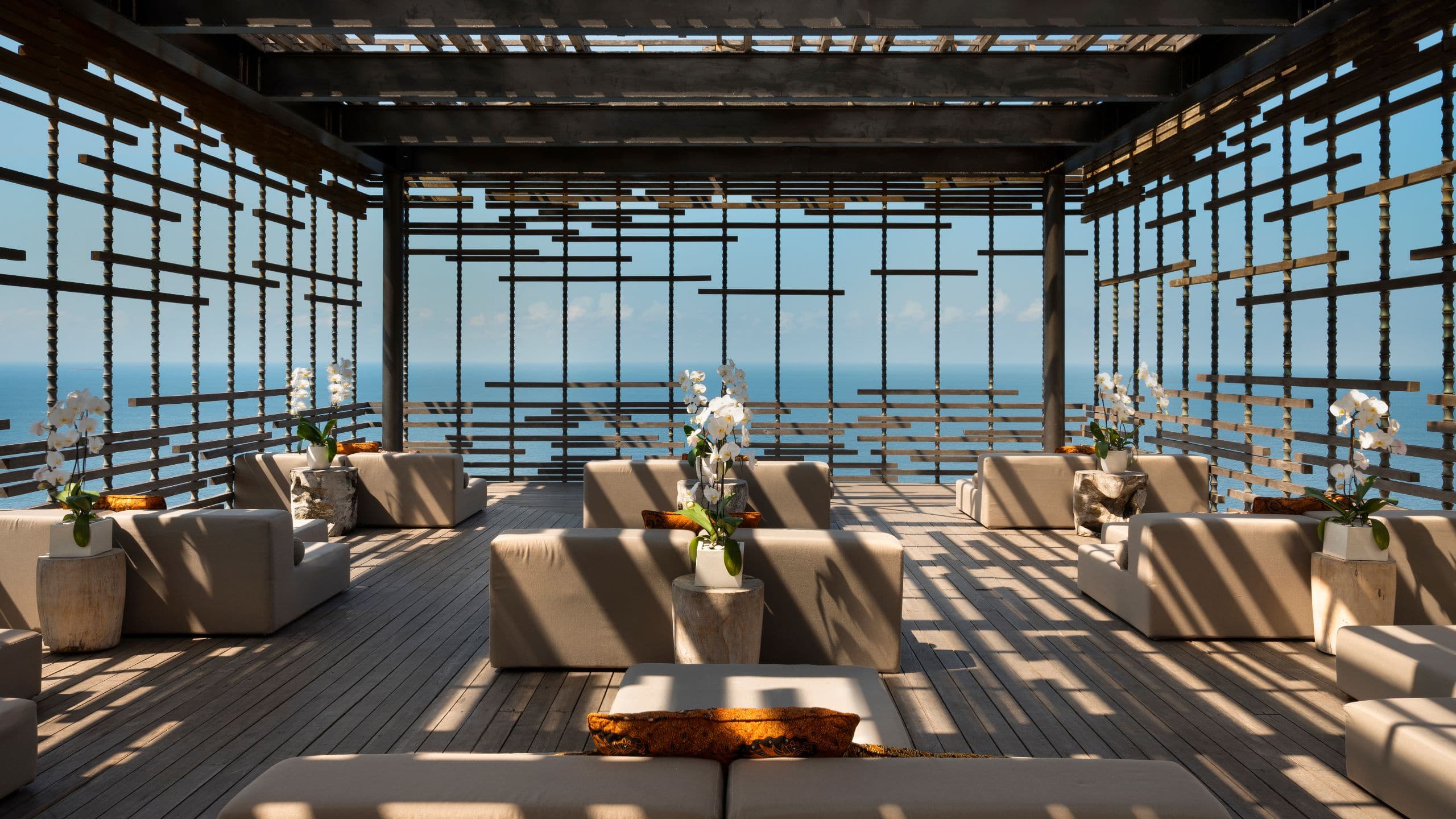 Kursi Lounge Sunset Cabana Bar