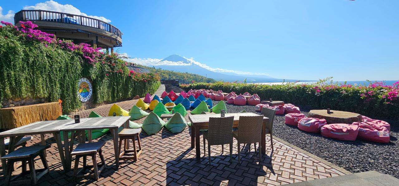 Garden tables and beanbags