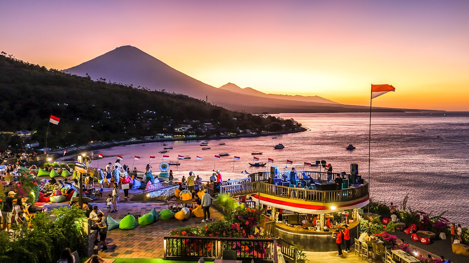 Open overall view of Sunset Point Amed Bali facing the ocean