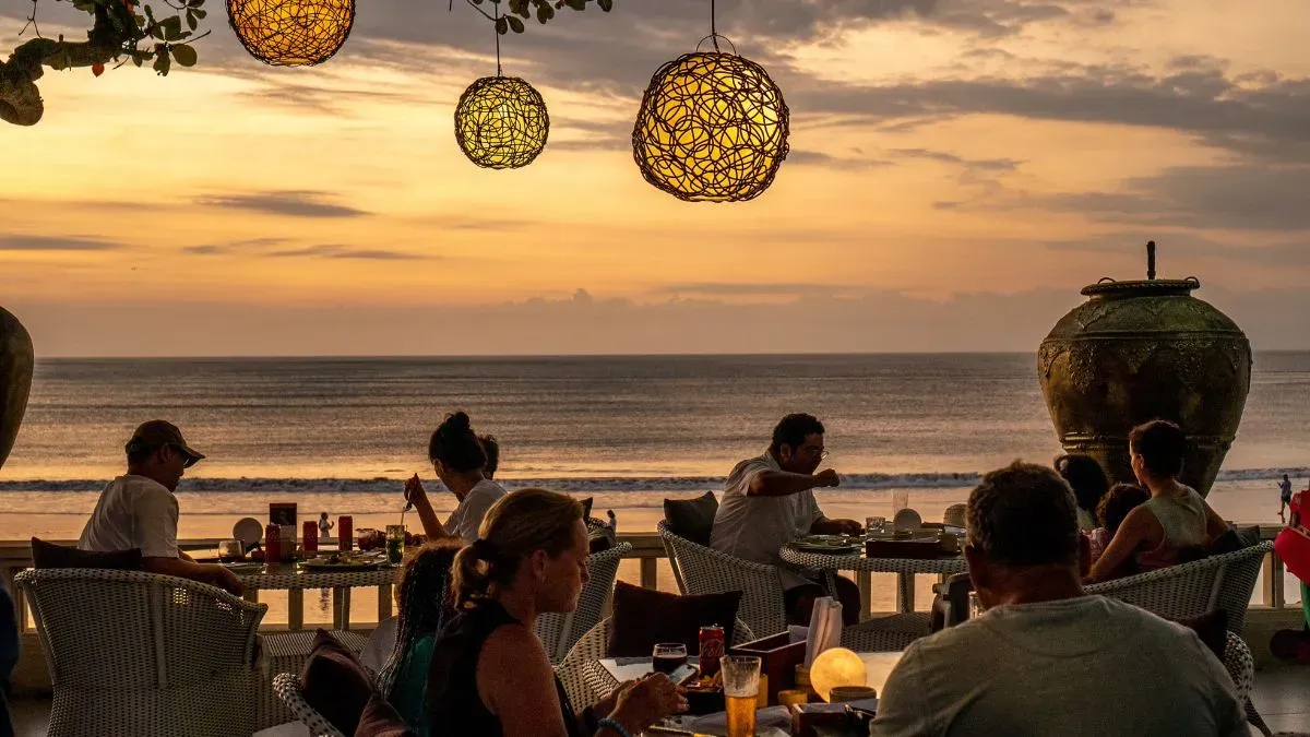 Sunset Beach Bar &amp; Grill