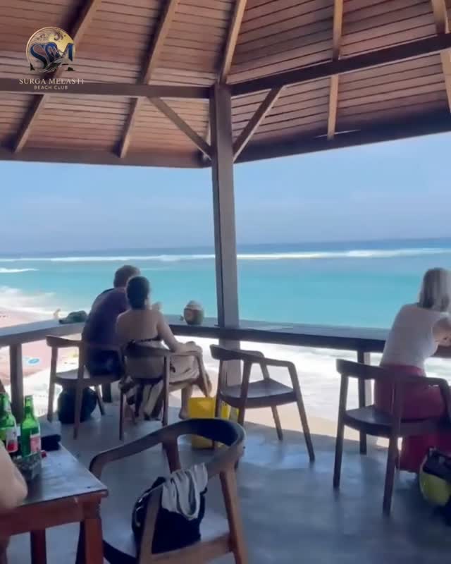 Paviliun di Tepi Pantai