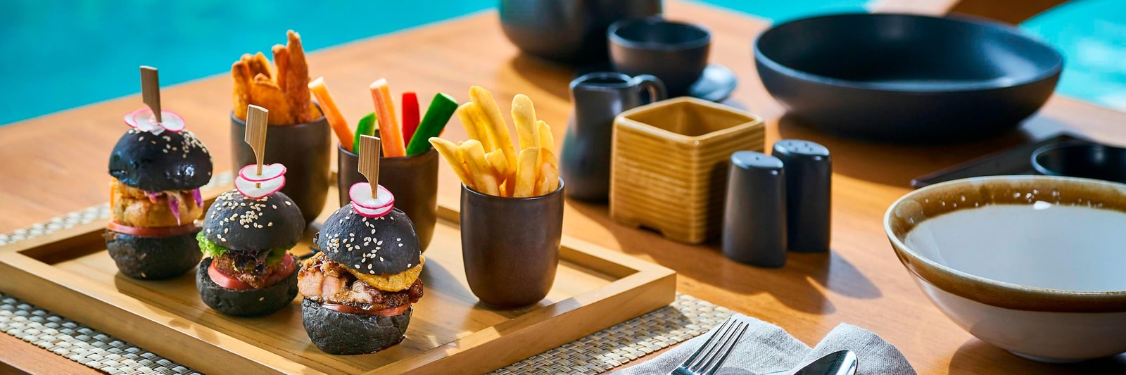 Makanan yang cocok untuk waktu pantai dan pool