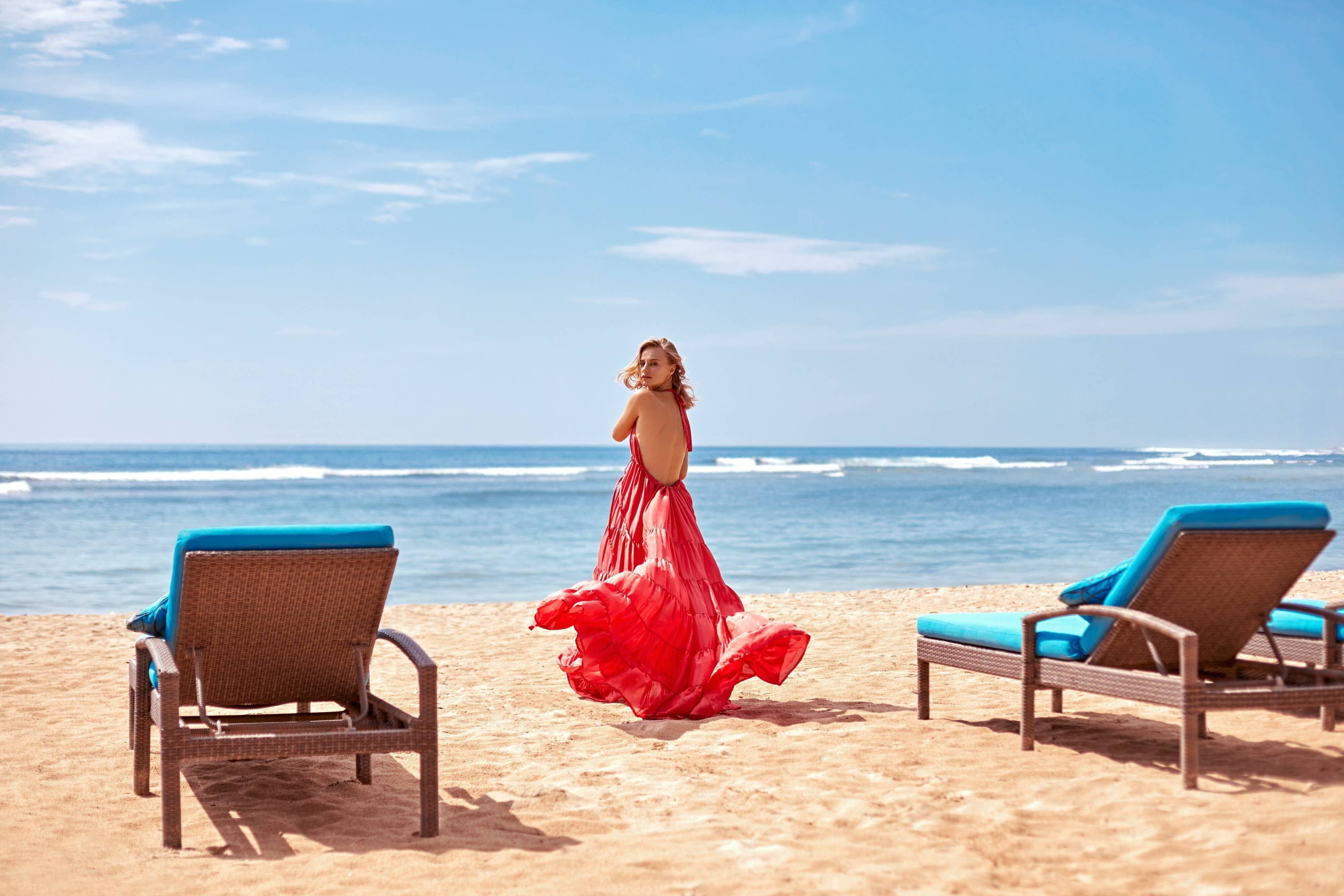 The Beach Club at Courtyard by Marriott Bali Nusa Dua — Guest walking beside the sea
