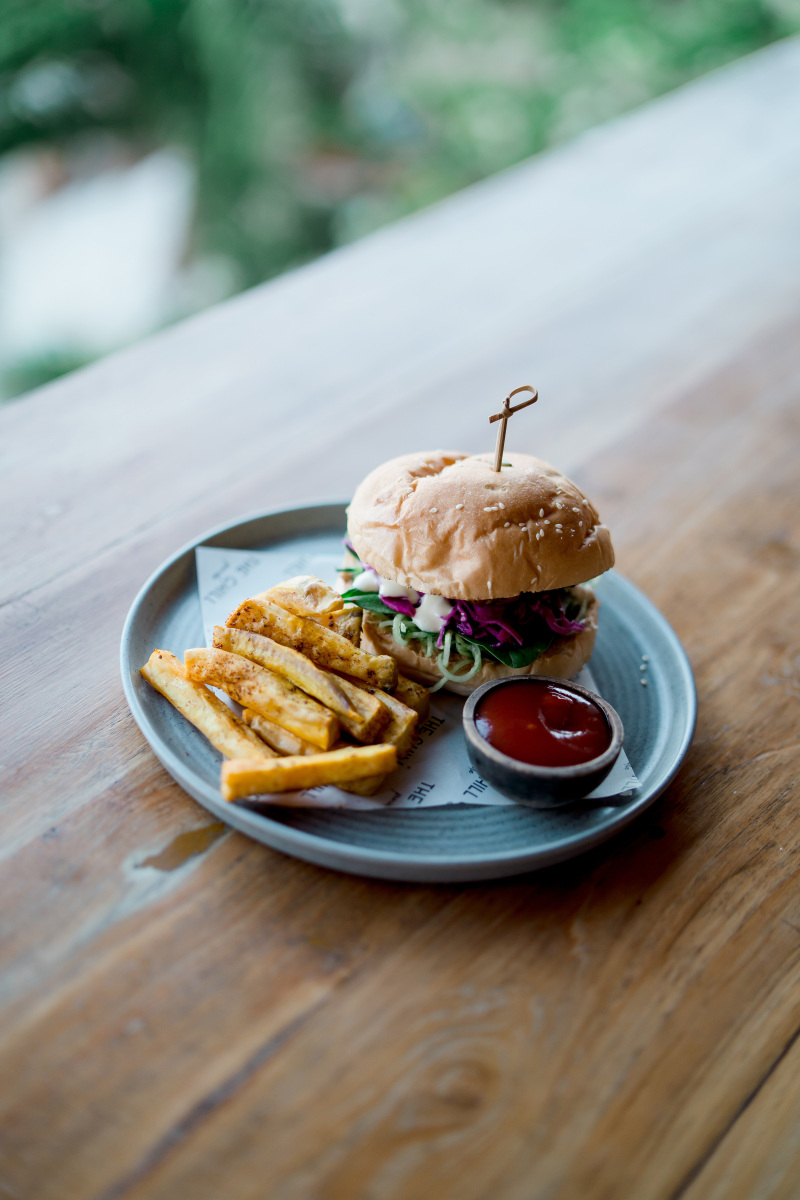 Burger dan kentang goreng