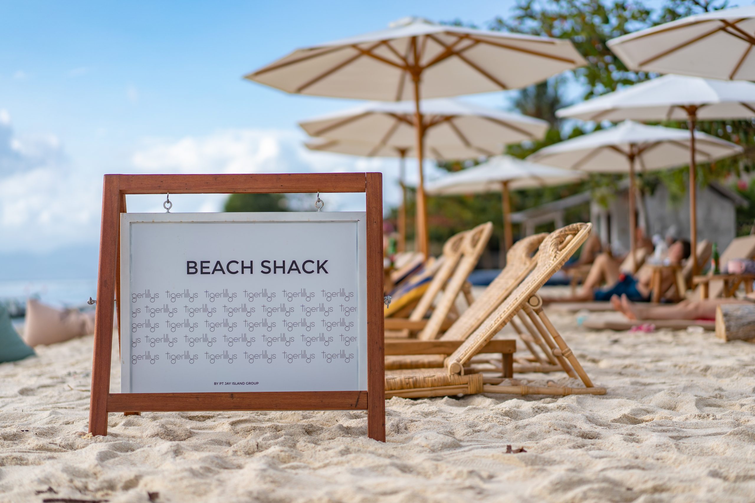 Papan Nama The Beach Shack