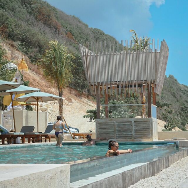 Seaside pool edge