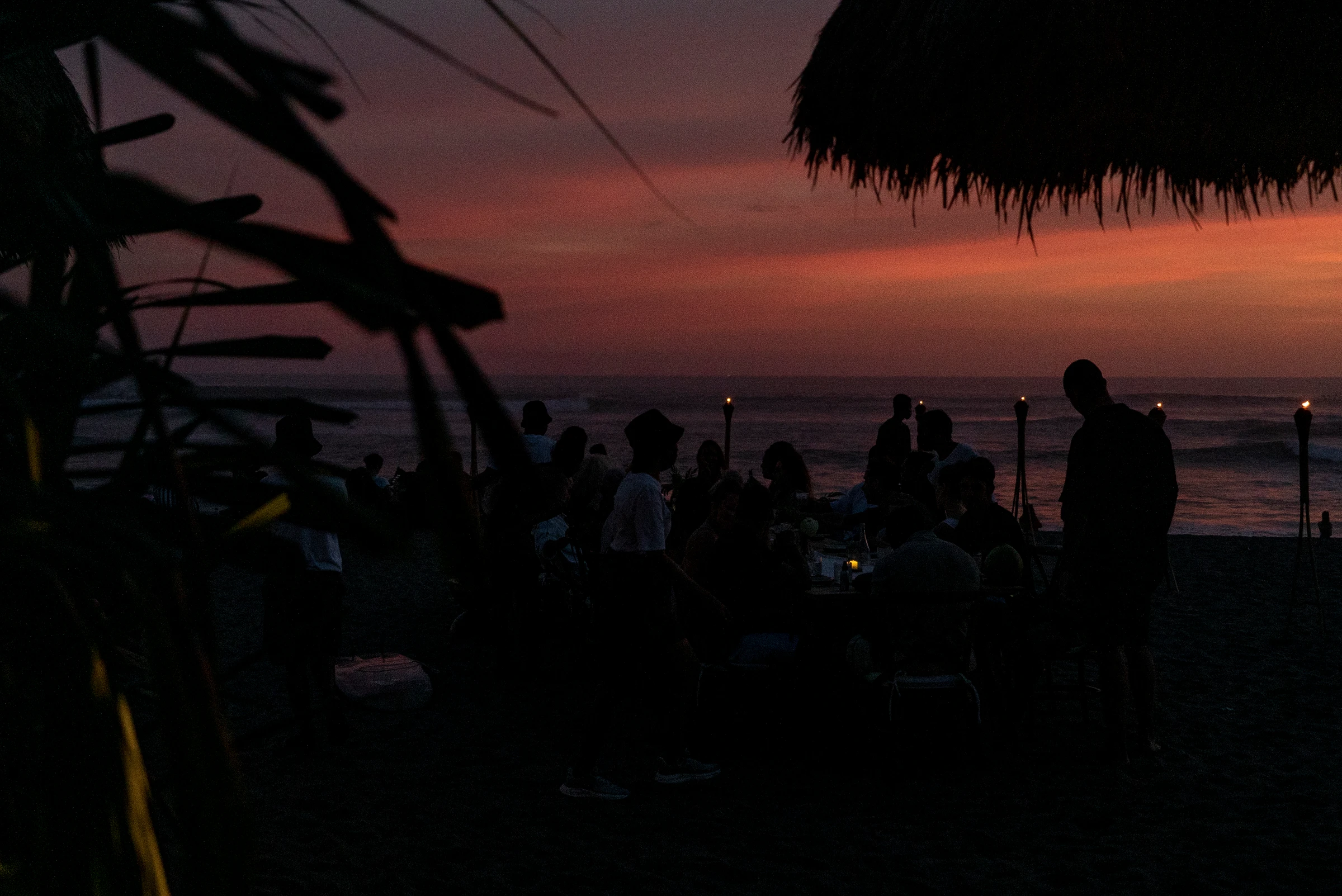 Times Beach Warung — 夕暮れの海辺