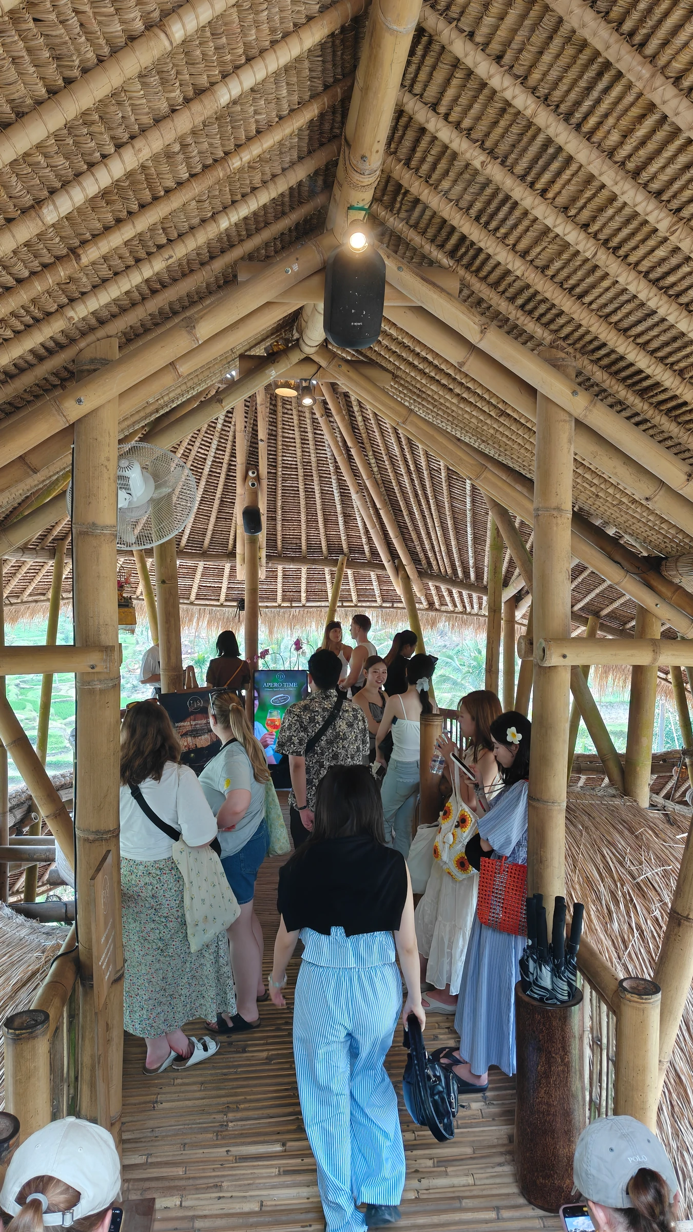 TIS Cafe Ubud — Pintu masuk beratap bambu