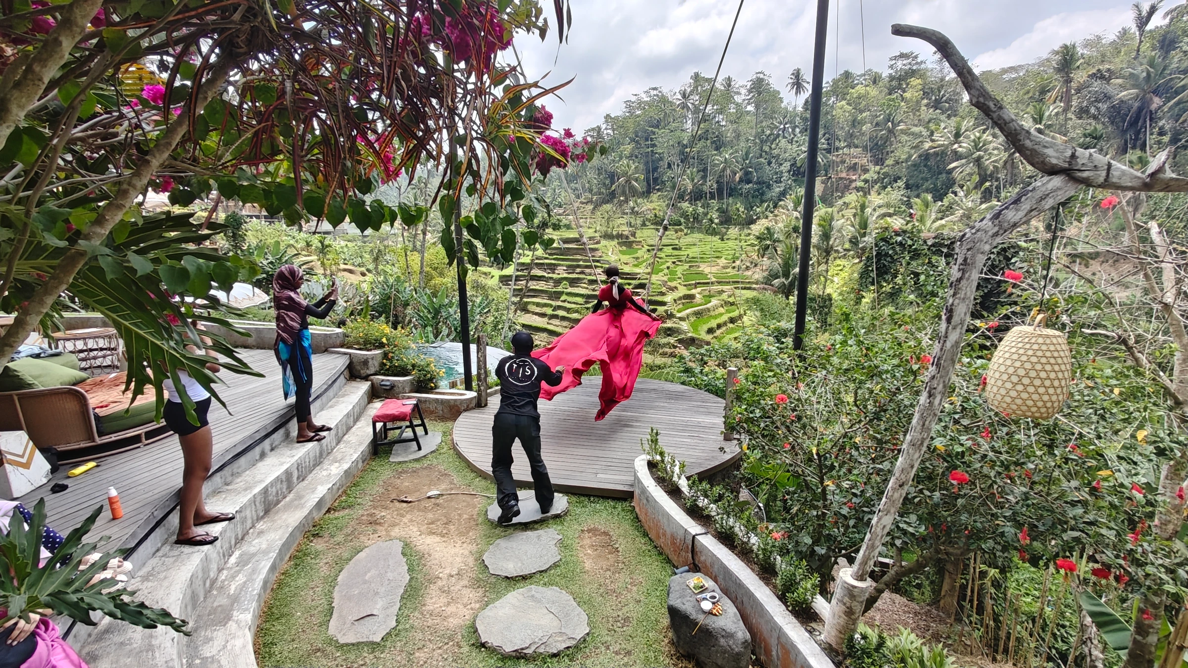 Area ayunan menghadap sawah