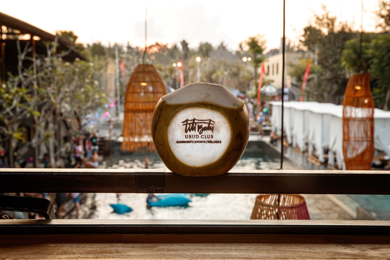Pemandangan Klub dari Kafe