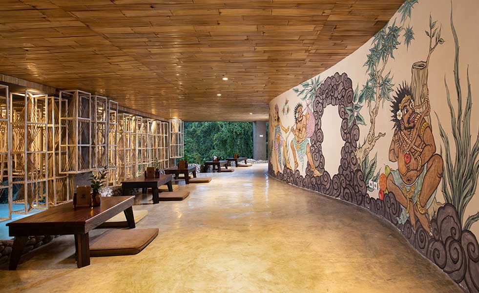 Tlaga Singha — 館内の壁画と空間