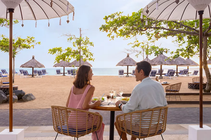 Toya Beach Bar & Grill