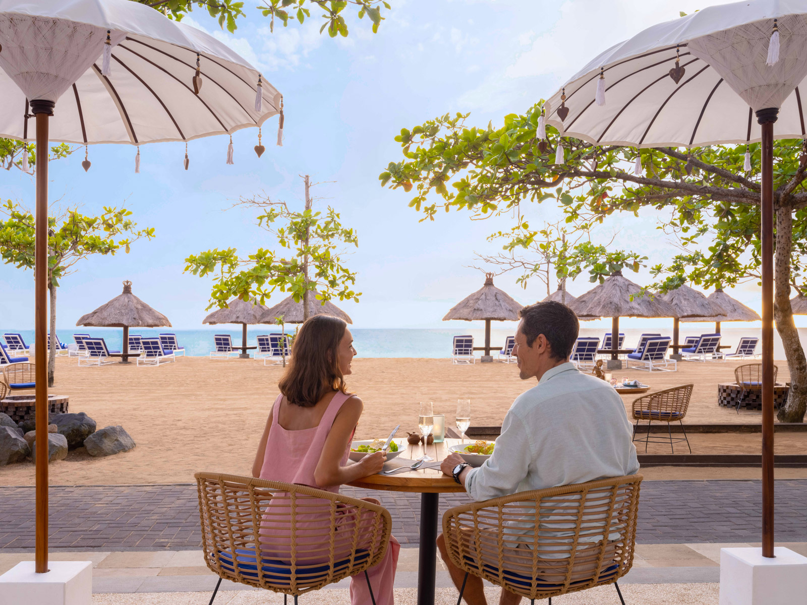Toya Beach Bar & Grill