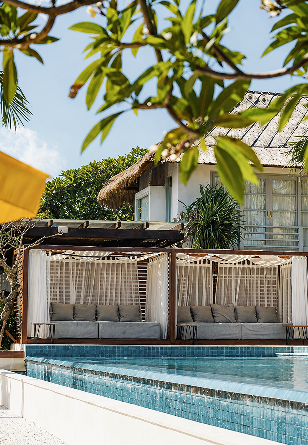 Poolside Cabana / hingga 4 tamu
