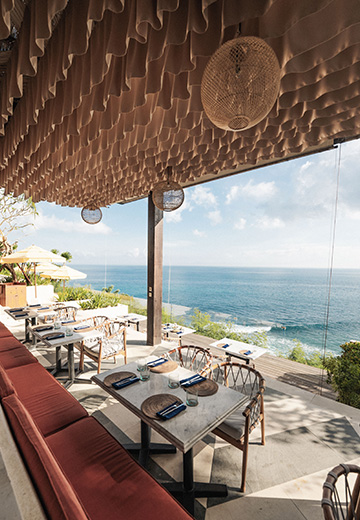 View cliff lounge dan restoran di Ulu Cliffhouse