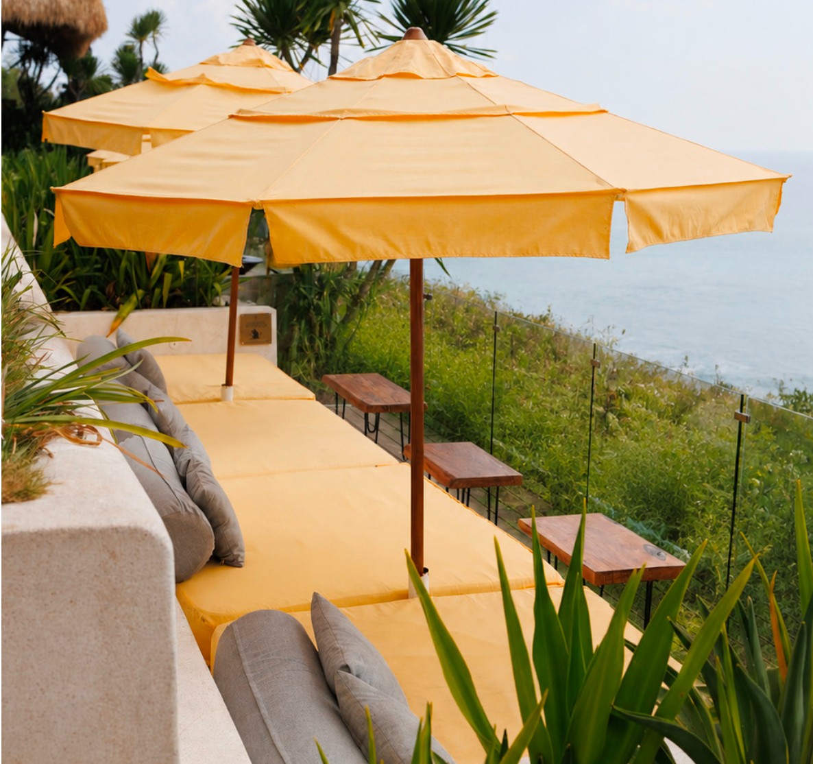 Cliffside Daybeds｜崖際デイベッド