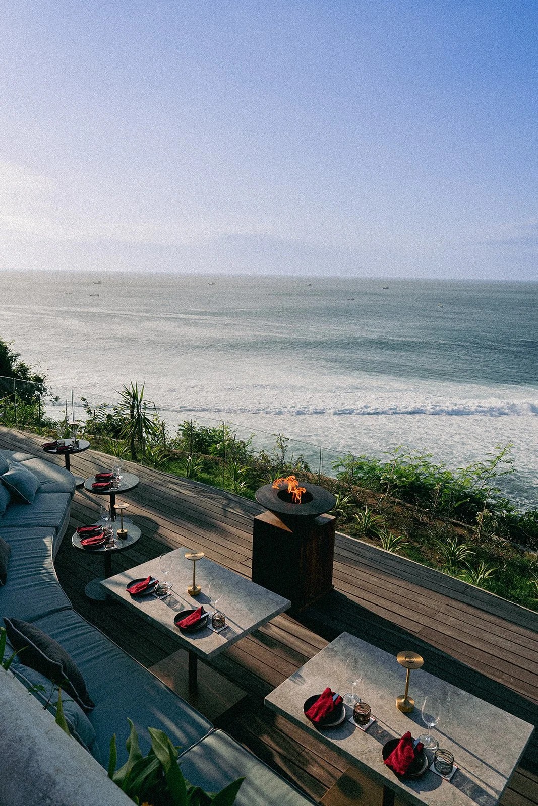 burnt｜Cliffside Lounge