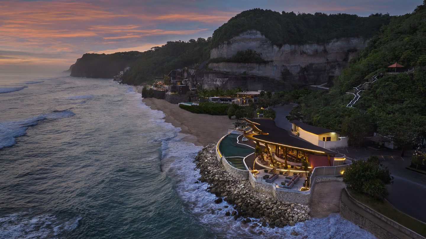 Uma Beach House sunset coast view