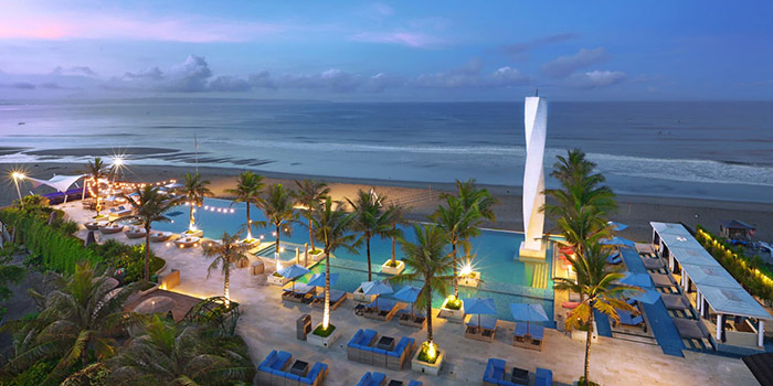 VUE Beach Club — Suasana tempat pada waktu berbeda