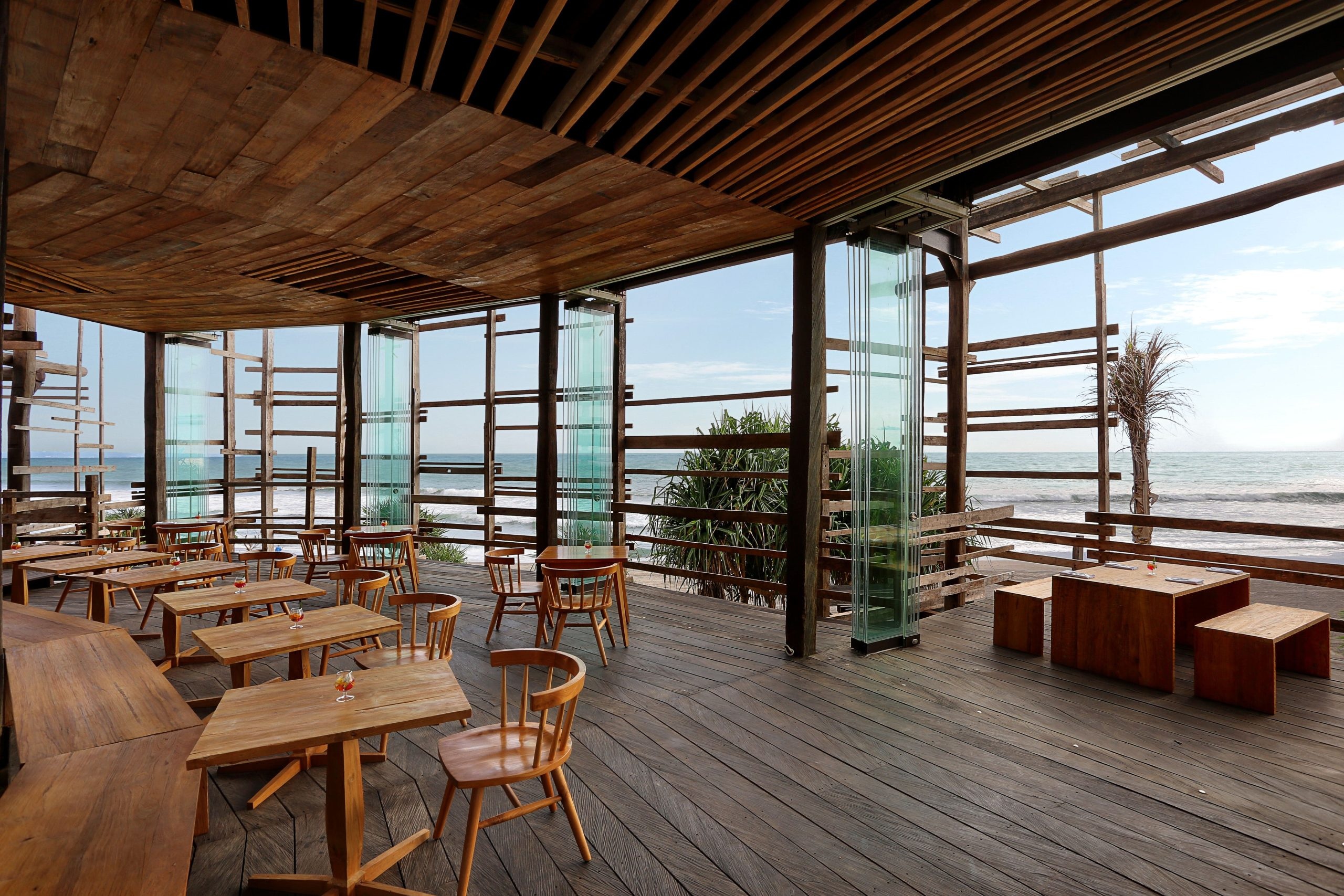 Restaurant deck dining