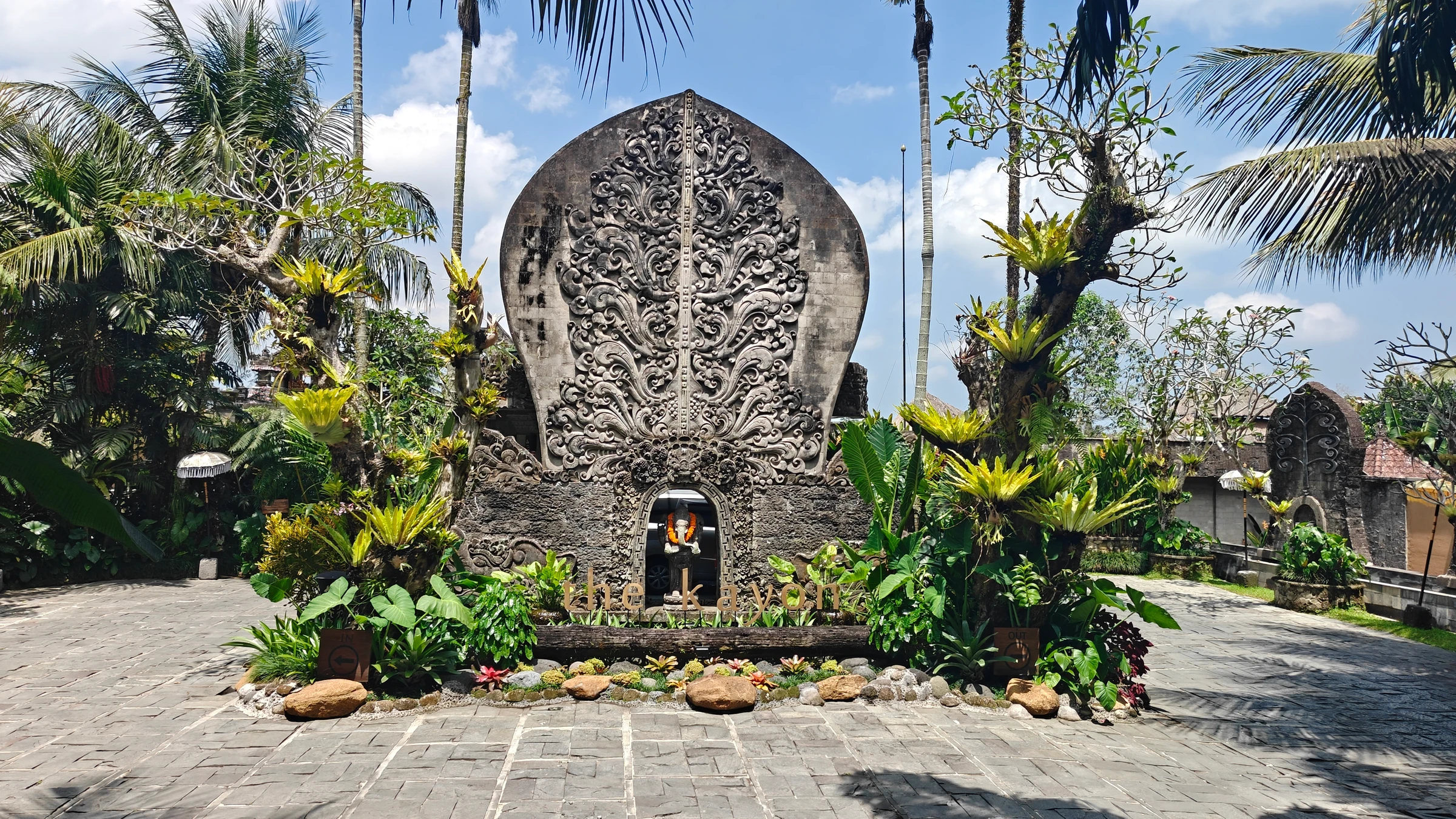 Wanna Jungle Pool & Bar — Stone entrance