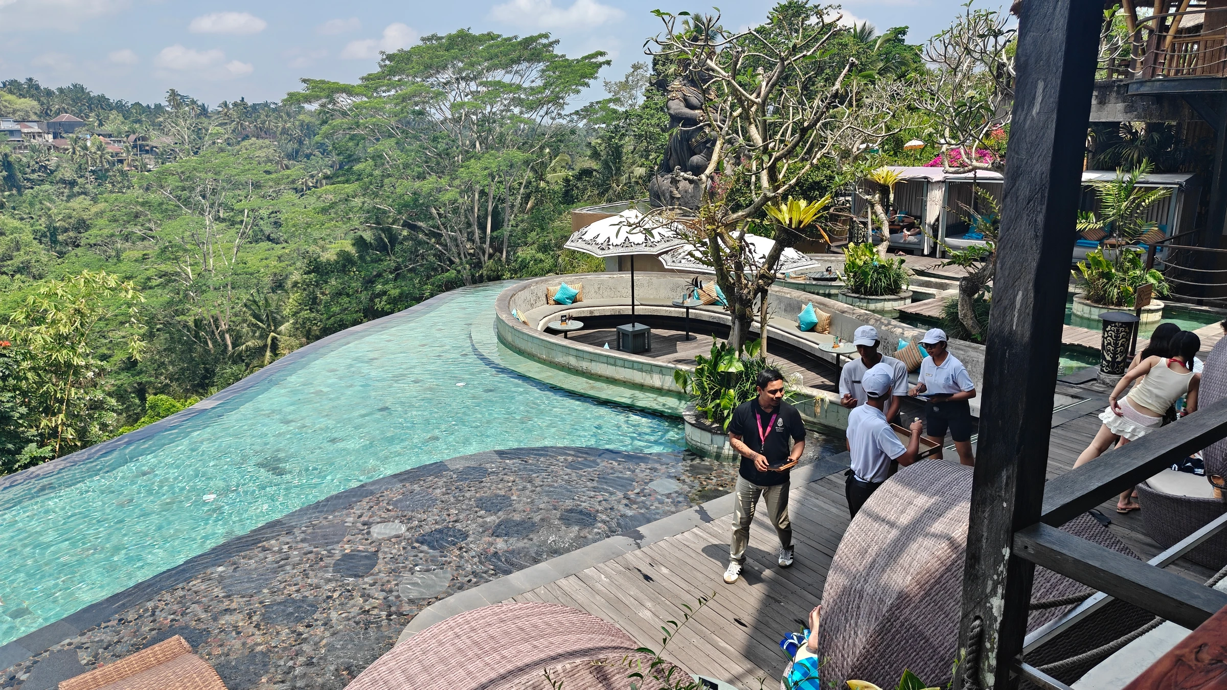 Wanna Jungle Pool & Bar — Infinity edge and circular seats