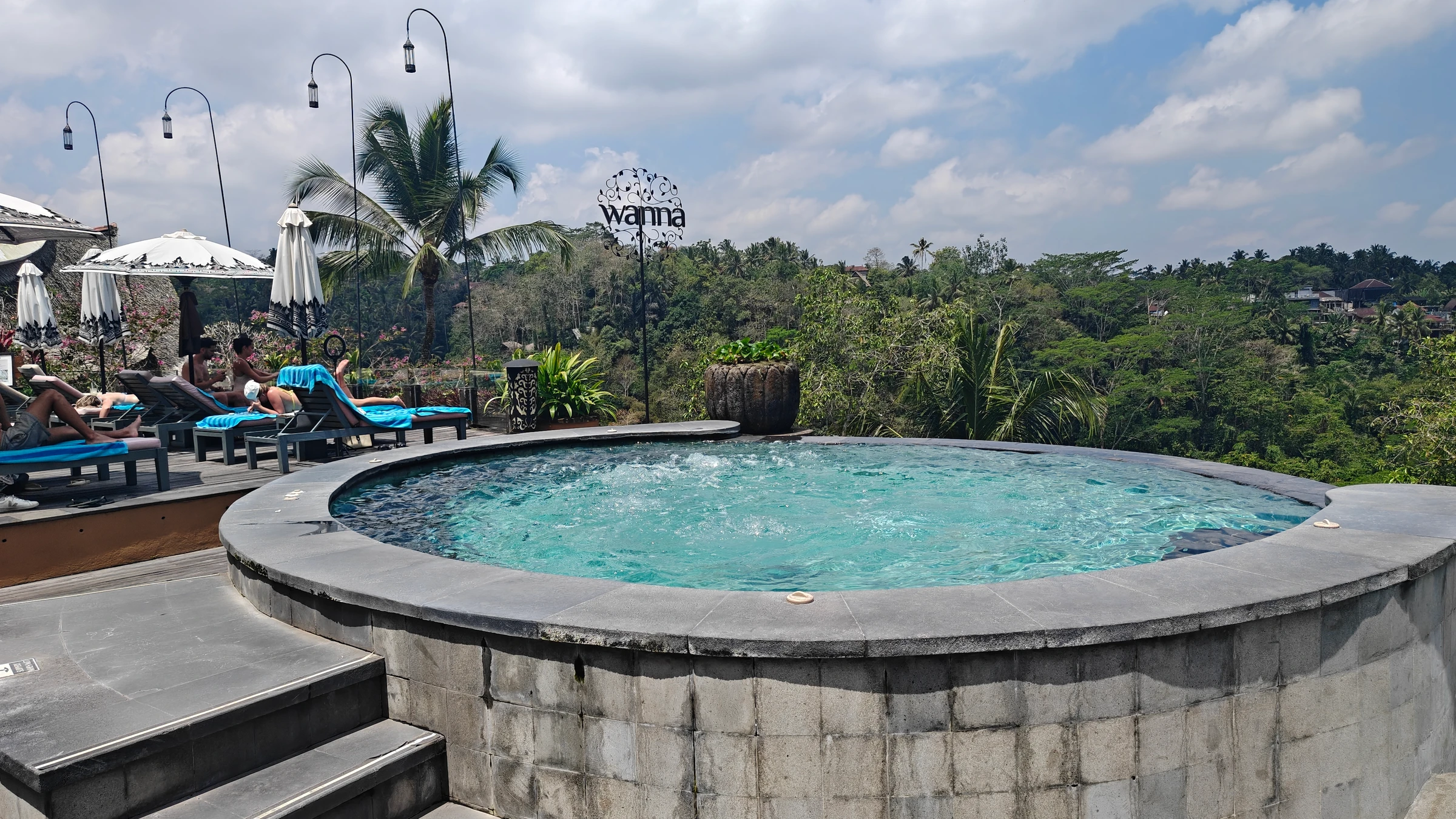Wanna Jungle Pool & Bar — Circular pool and deck