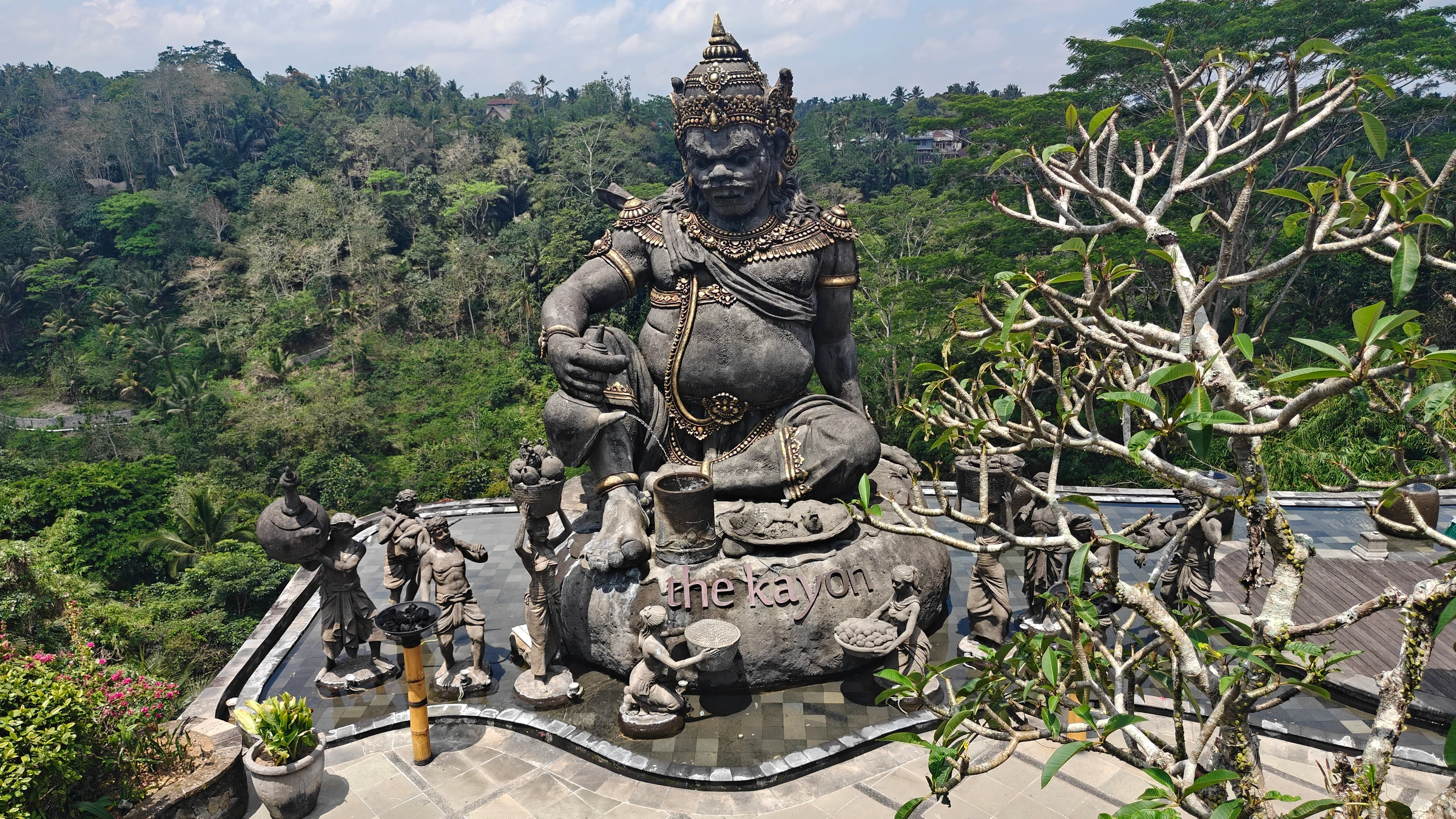 Large statue detail