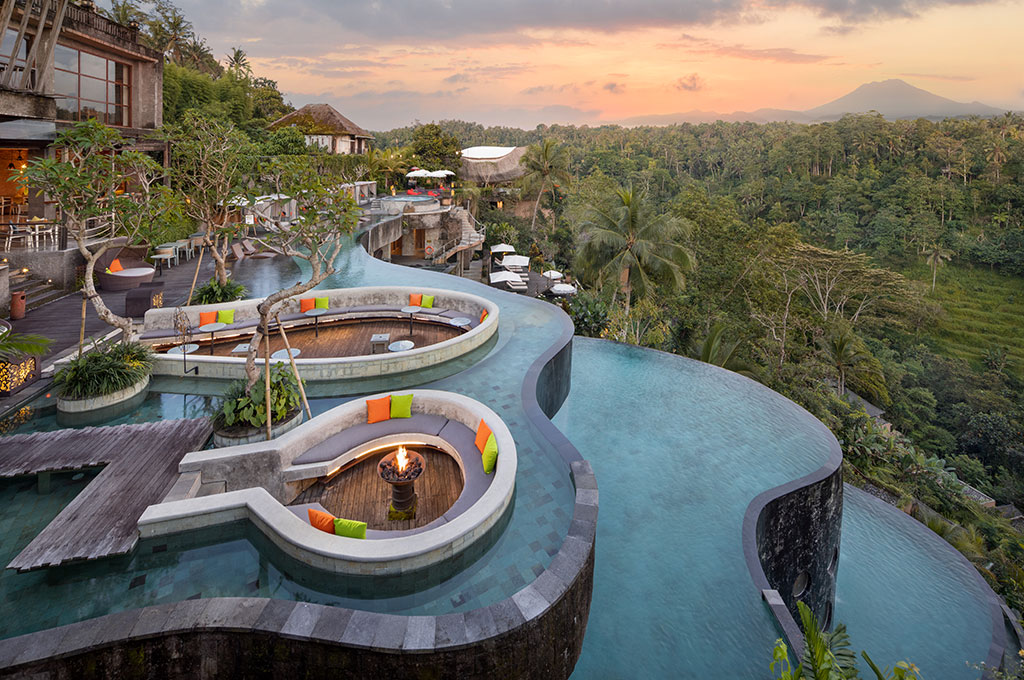 Curved infinity pool at Wanna Jungle Pool & Bar
