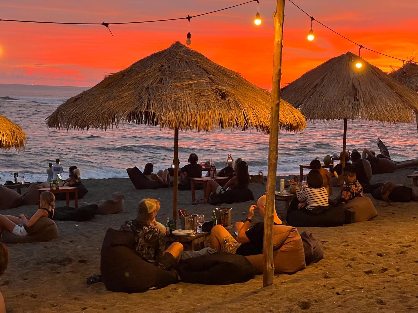 Payung dalam Cahaya Sunset