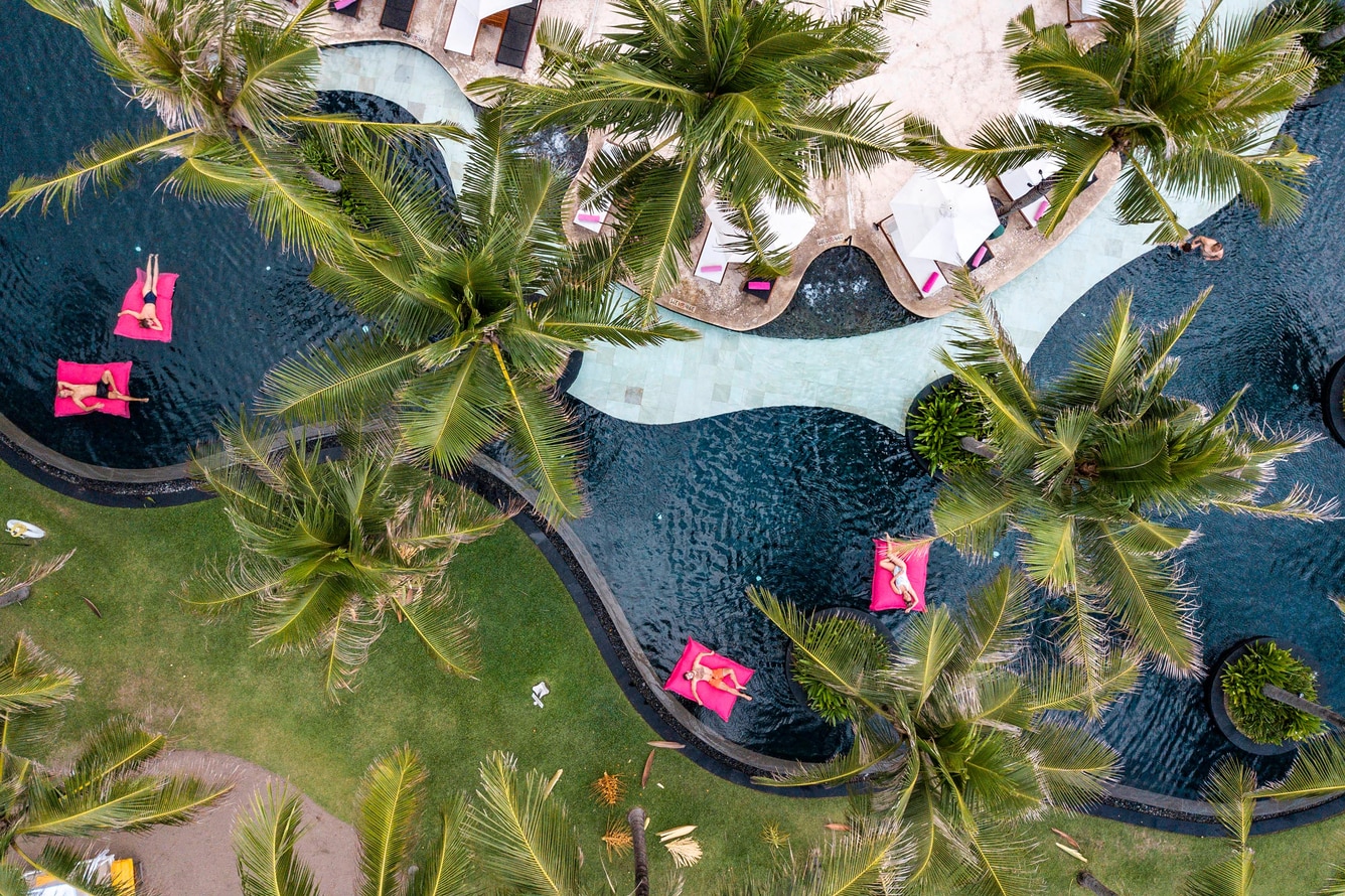 View aerial pool dan palm WET DECK