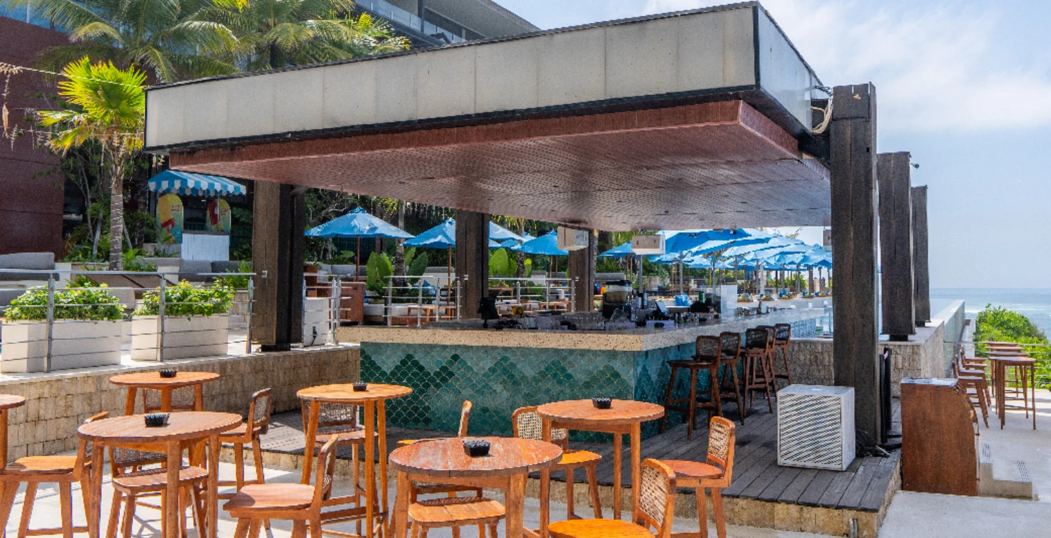 Pool Bar