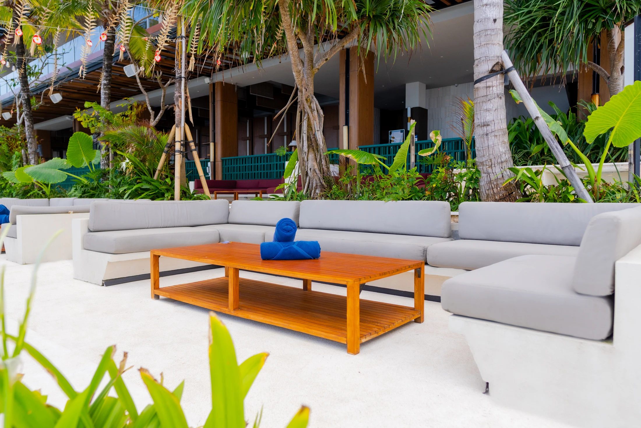 Lagoon Sofa — Main Pool