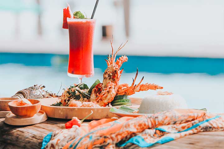 Makanan dan Minuman Beach Club
