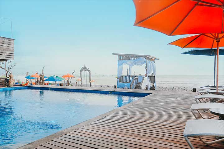 Poolside Lounger / Day Bed