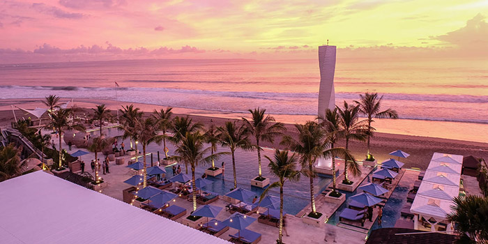 Suasana seat saat sunset di VUE Beach Club